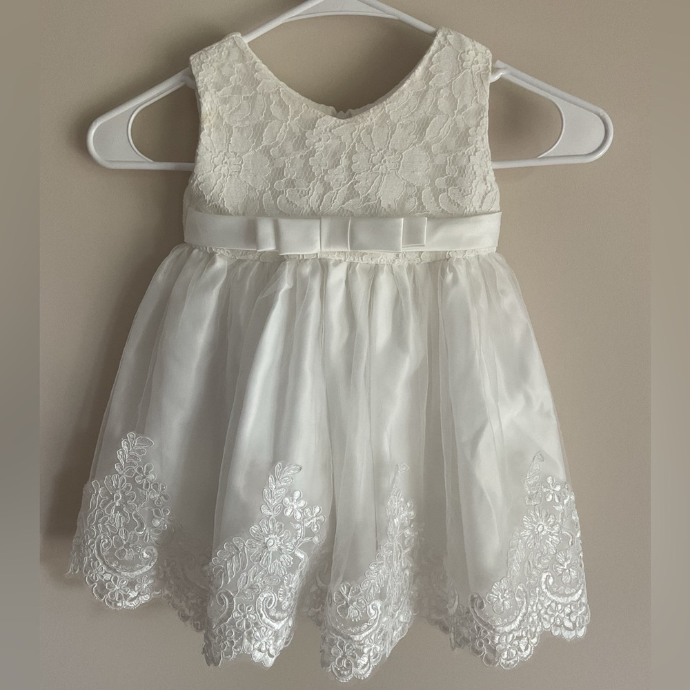 Girls White Sleeveless Party Dress size 18M with Satin Bow